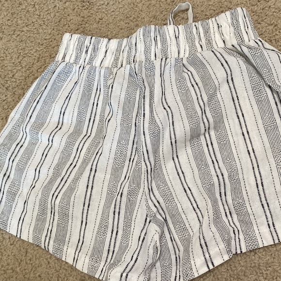 beachy dressy shorts!! - Picture 2 of 3